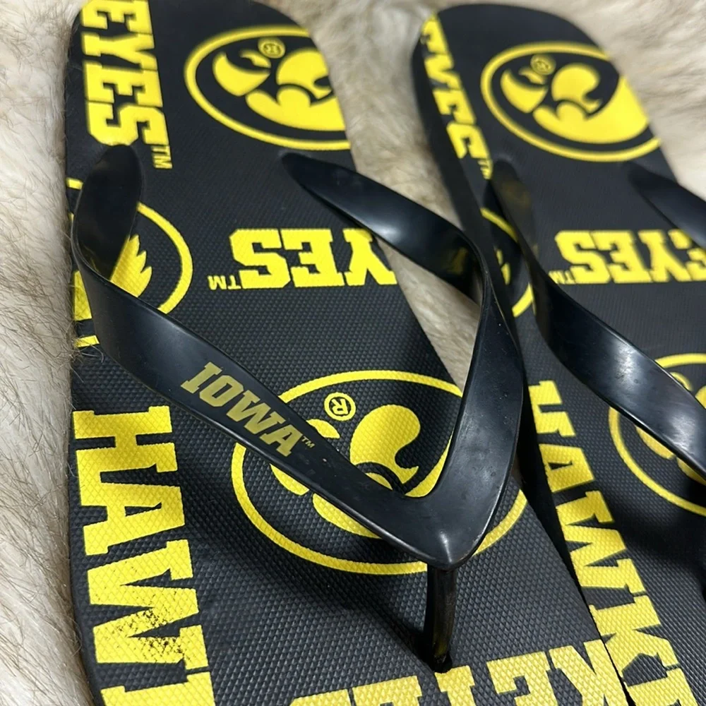 Iowa Hawkeyes Men’s Flip Flop Sandals Black Gold Size 11
